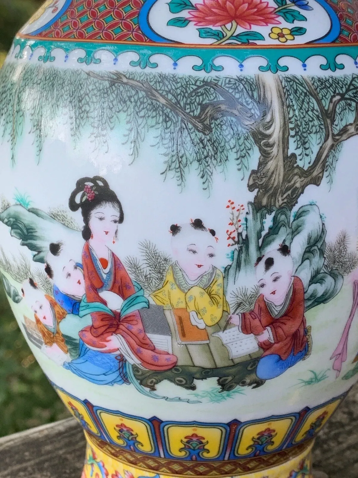 Chinese Famille Rose Style Porcelain Twin-Handled Baluster Vase thumbnail 4