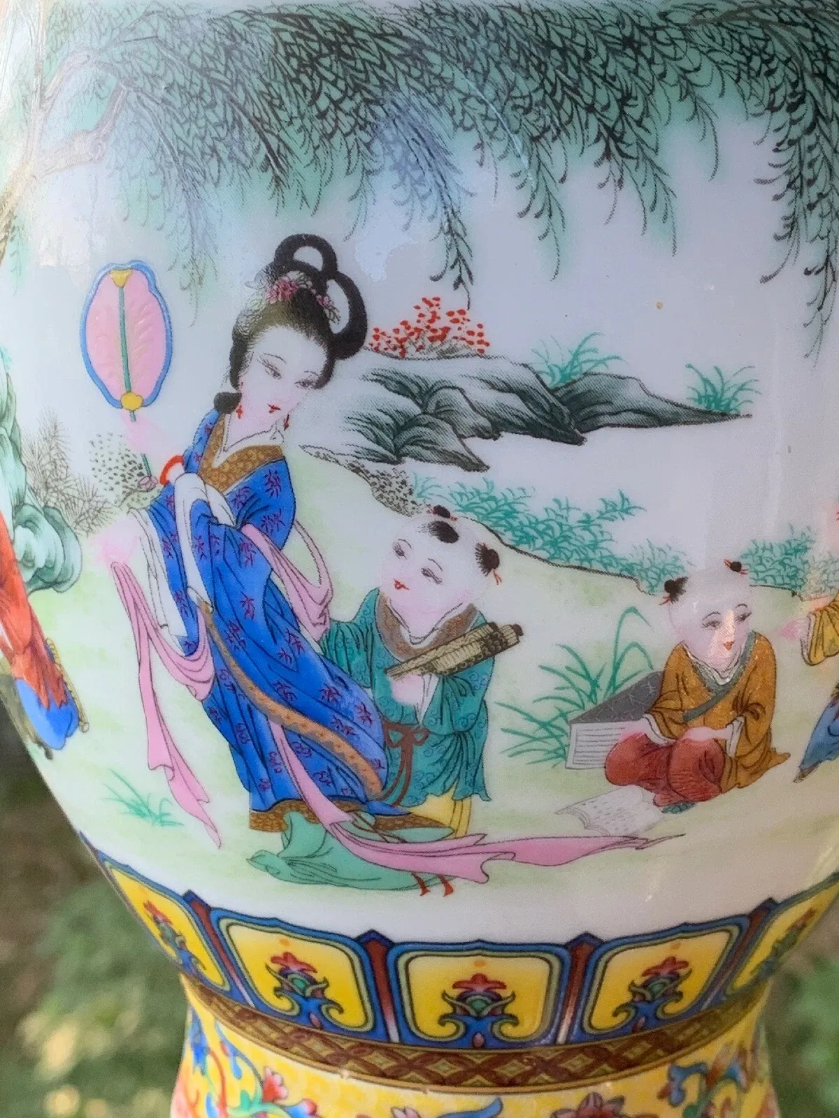 Chinese Famille Rose Style Porcelain Twin-Handled Baluster Vase thumbnail 6