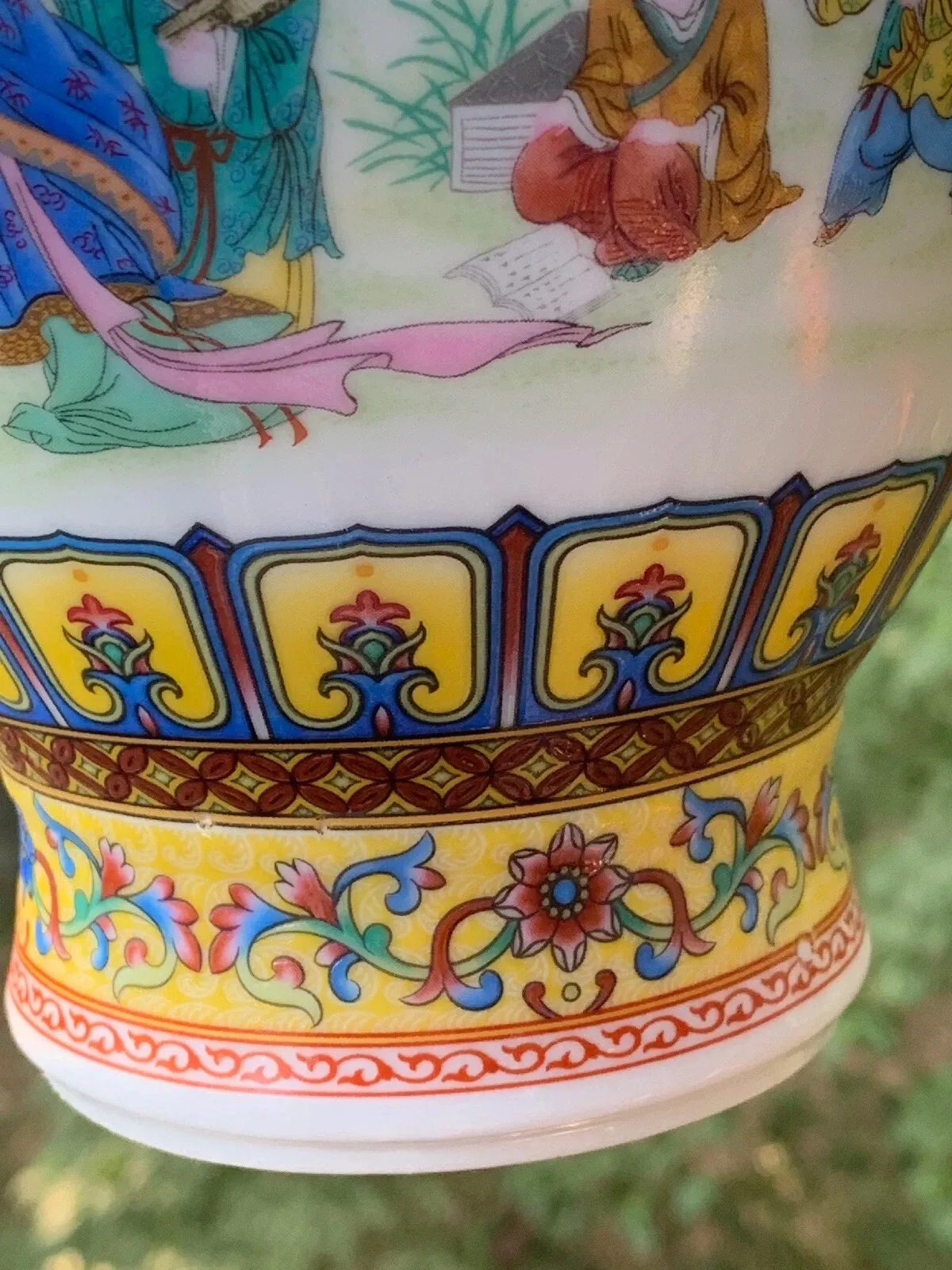 Chinese Famille Rose Style Porcelain Twin-Handled Baluster Vase thumbnail 7
