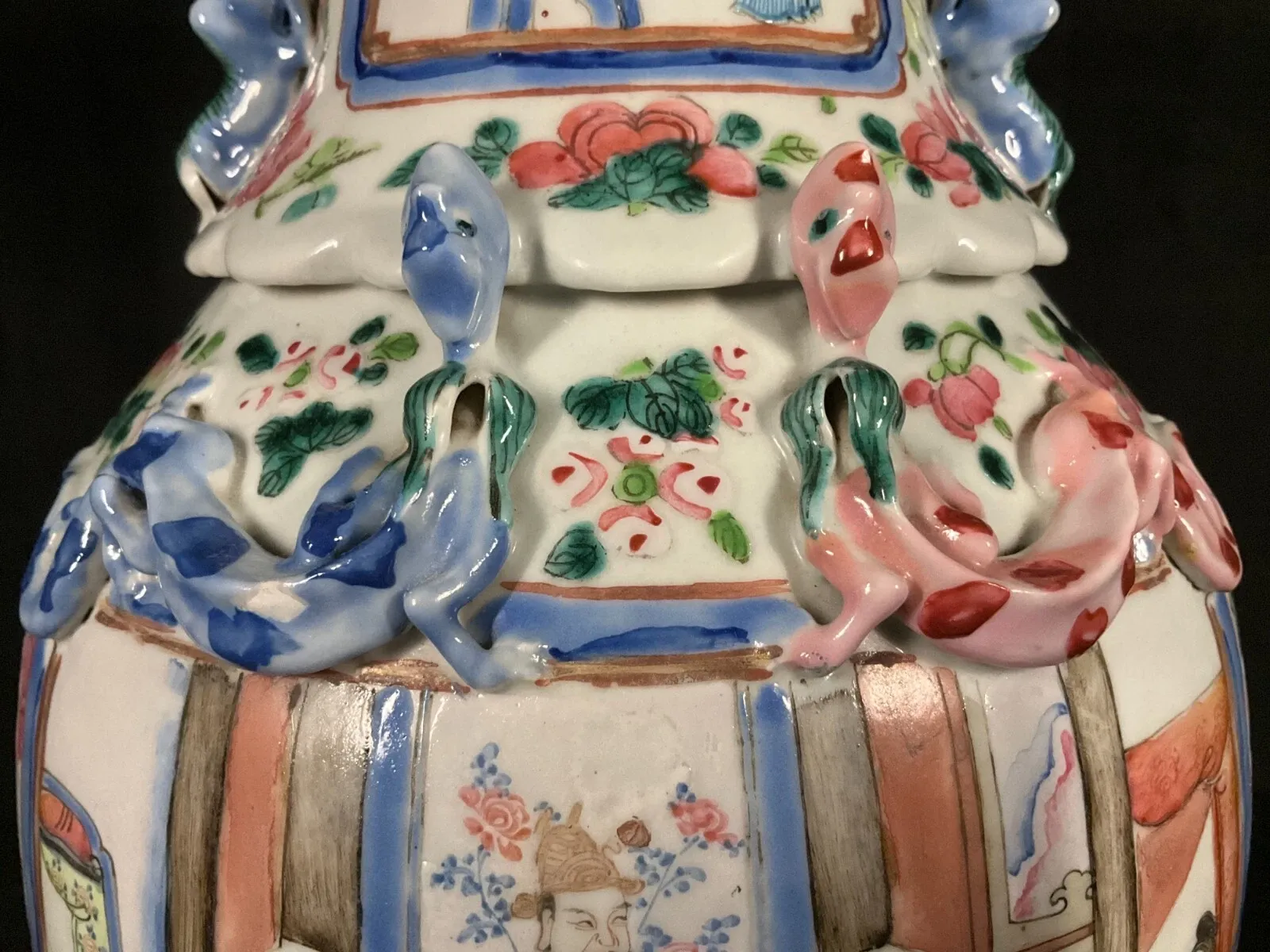 19th Century Chinese Famille Rose Porcelain Vase with Applied Chilong thumbnail 6