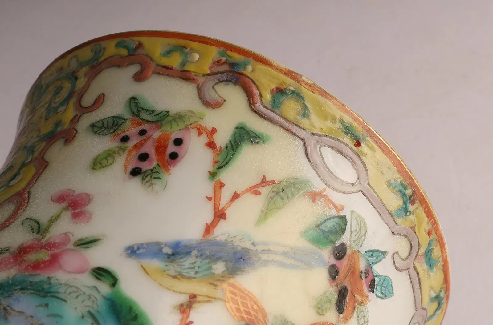 Chinese Famille Rose Style Porcelain Vase thumbnail 7
