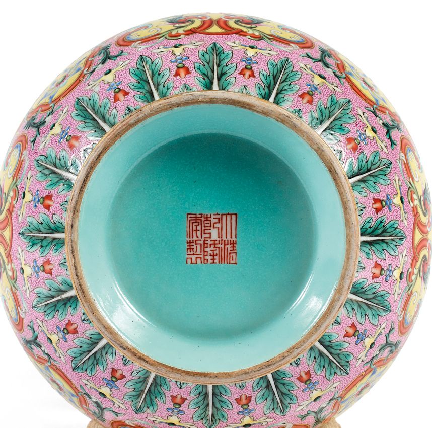 Qing Dynasty Famille Rose Porcelain Vase thumbnail 2