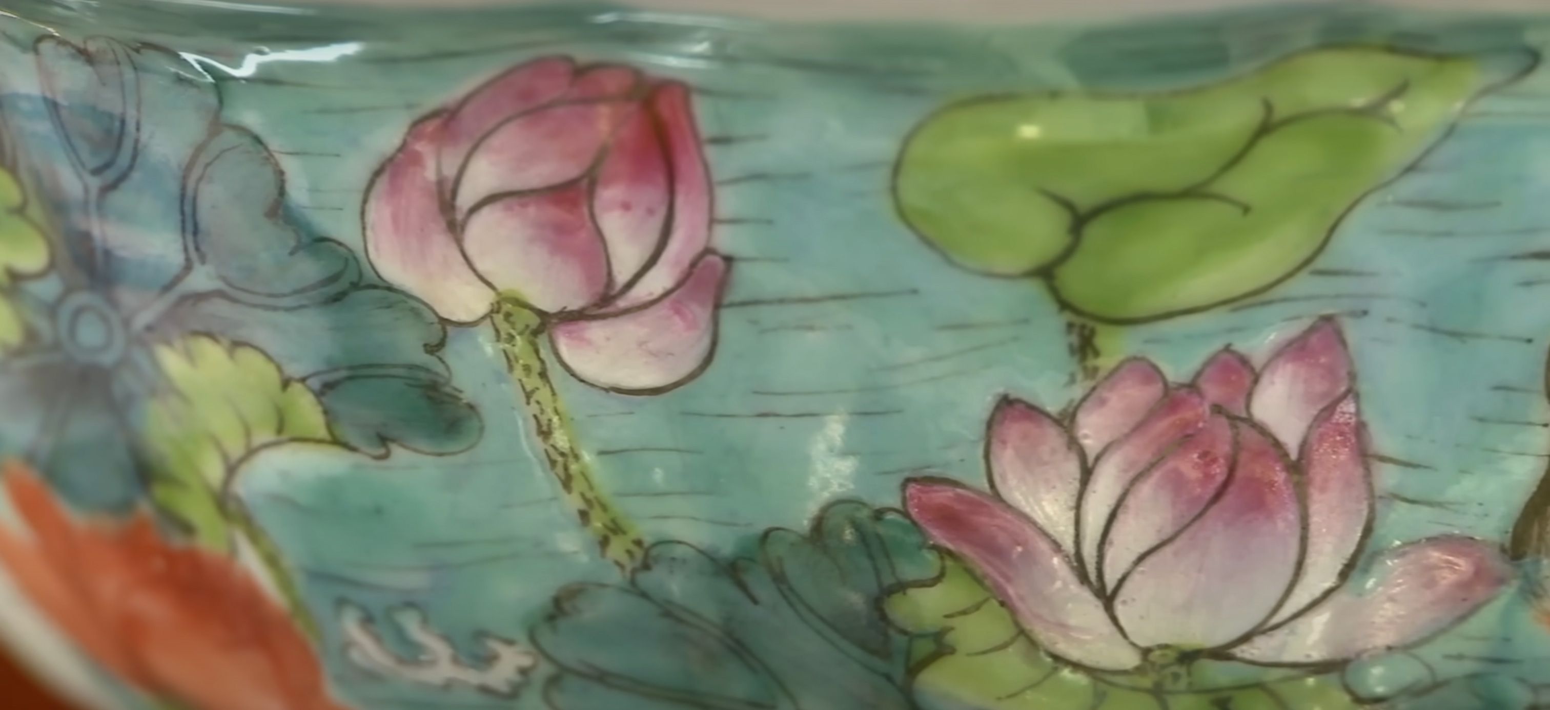 Chinese Qing Revival Famille Rose Turquoise-Ground Porcelain Lobed Bowl thumbnail 2