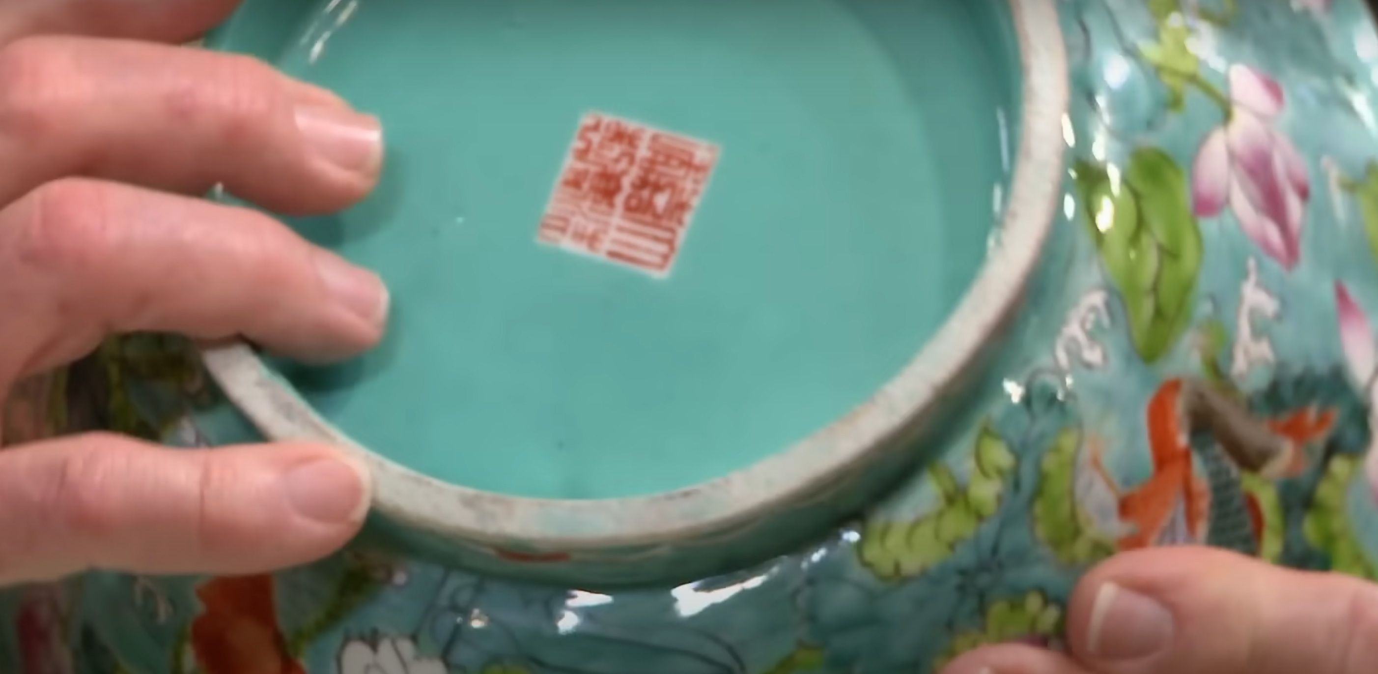 Chinese Qing Revival Famille Rose Turquoise-Ground Porcelain Lobed Bowl thumbnail 5