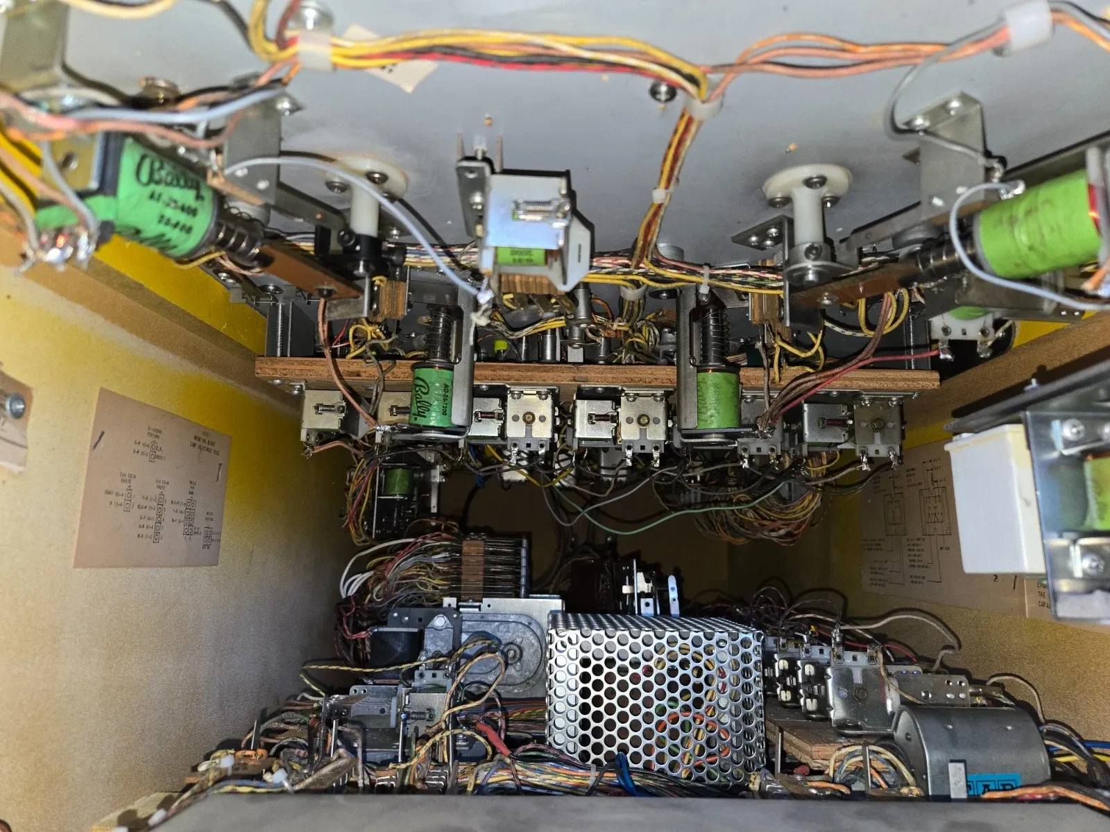 Bally Wizard! EM Pinball Machine thumbnail 11