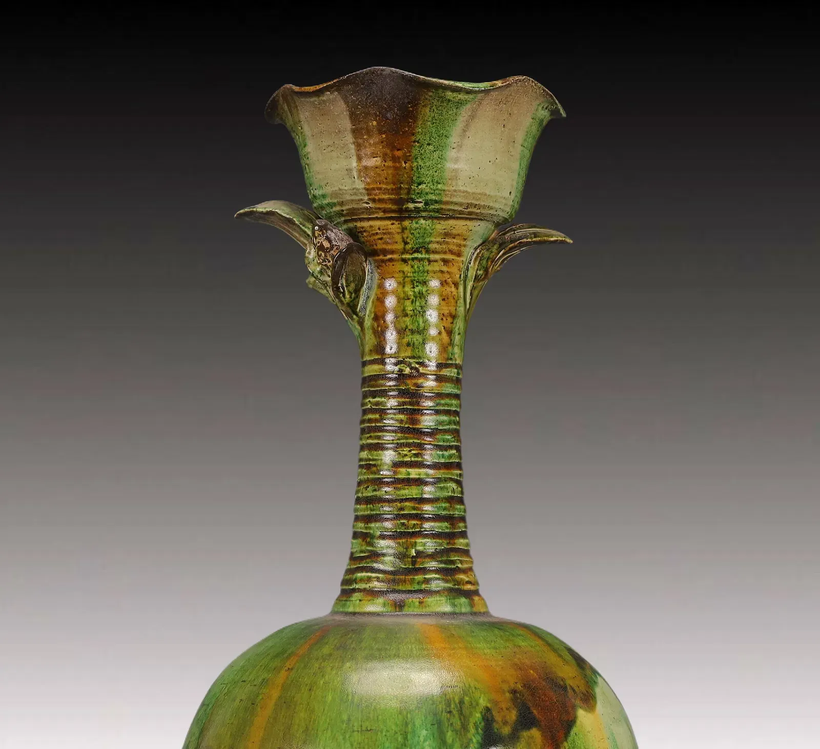 Tang Dynasty Sancai Glazed Earthenware Vase thumbnail 2
