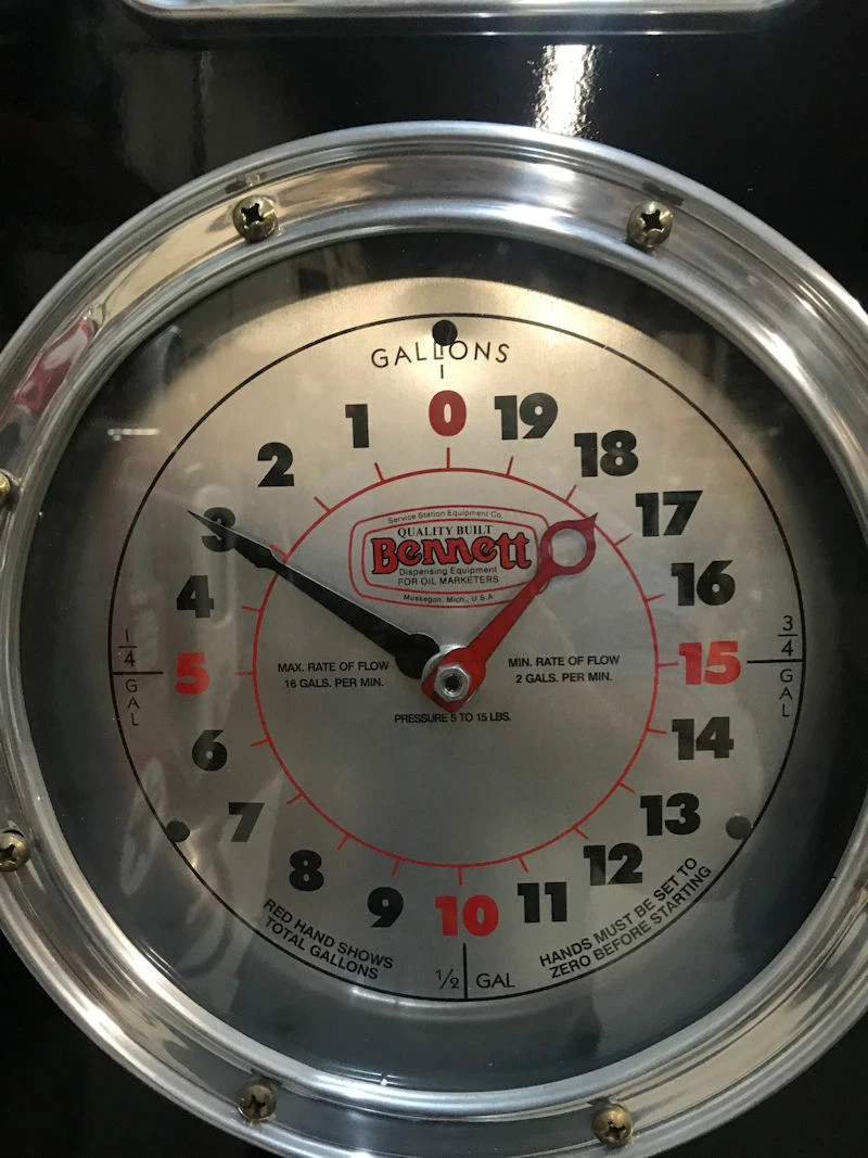Restored Bennett Model 76 Gas Pump in Signal Gasoline Livery thumbnail 5