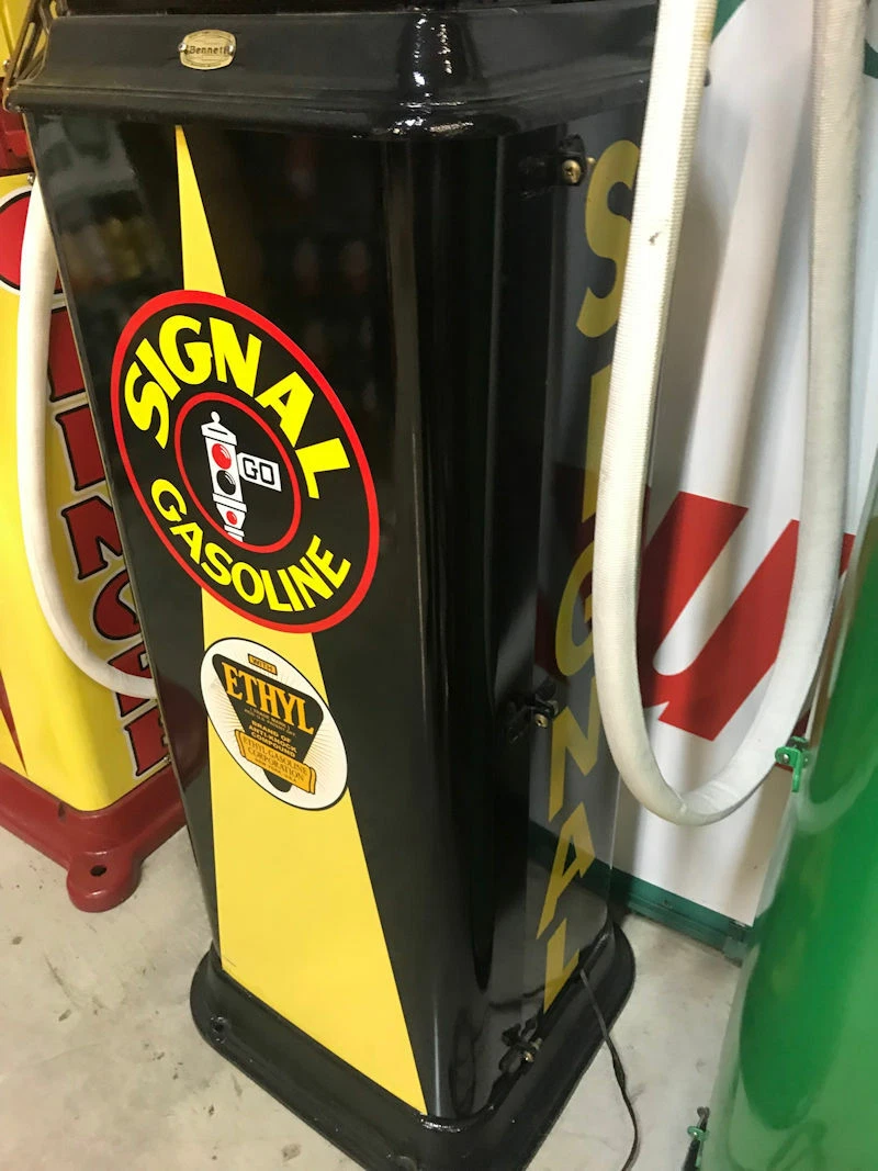 Restored Bennett Model 76 Gas Pump in Signal Gasoline Livery thumbnail 8