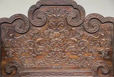 Chinese Qing Dynasty Period Carved Hardwood Taishi Yi (Grand Tutor's Chair) thumbnail 3