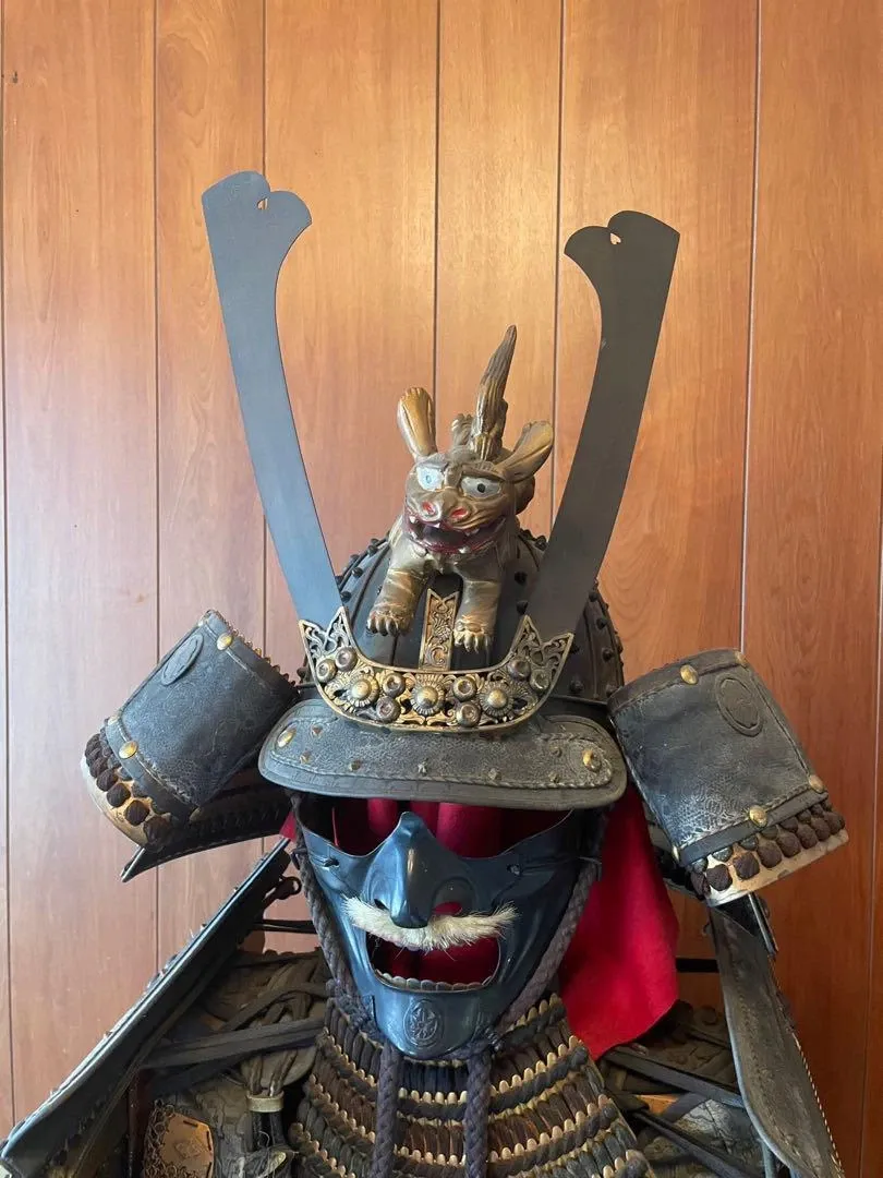 Japanese Edo-Style Gusoku Samurai Armor with Kabuto and Storage Box thumbnail 3