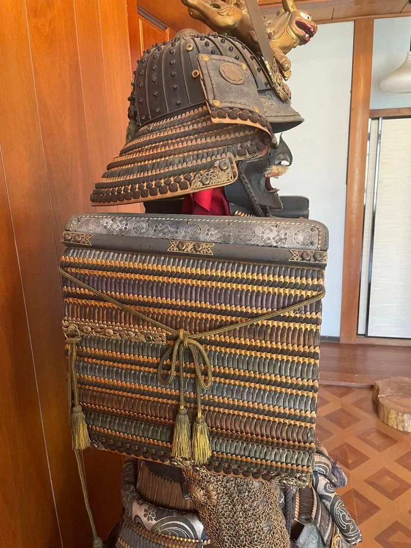 Japanese Edo-Style Gusoku Samurai Armor with Kabuto and Storage Box thumbnail 5