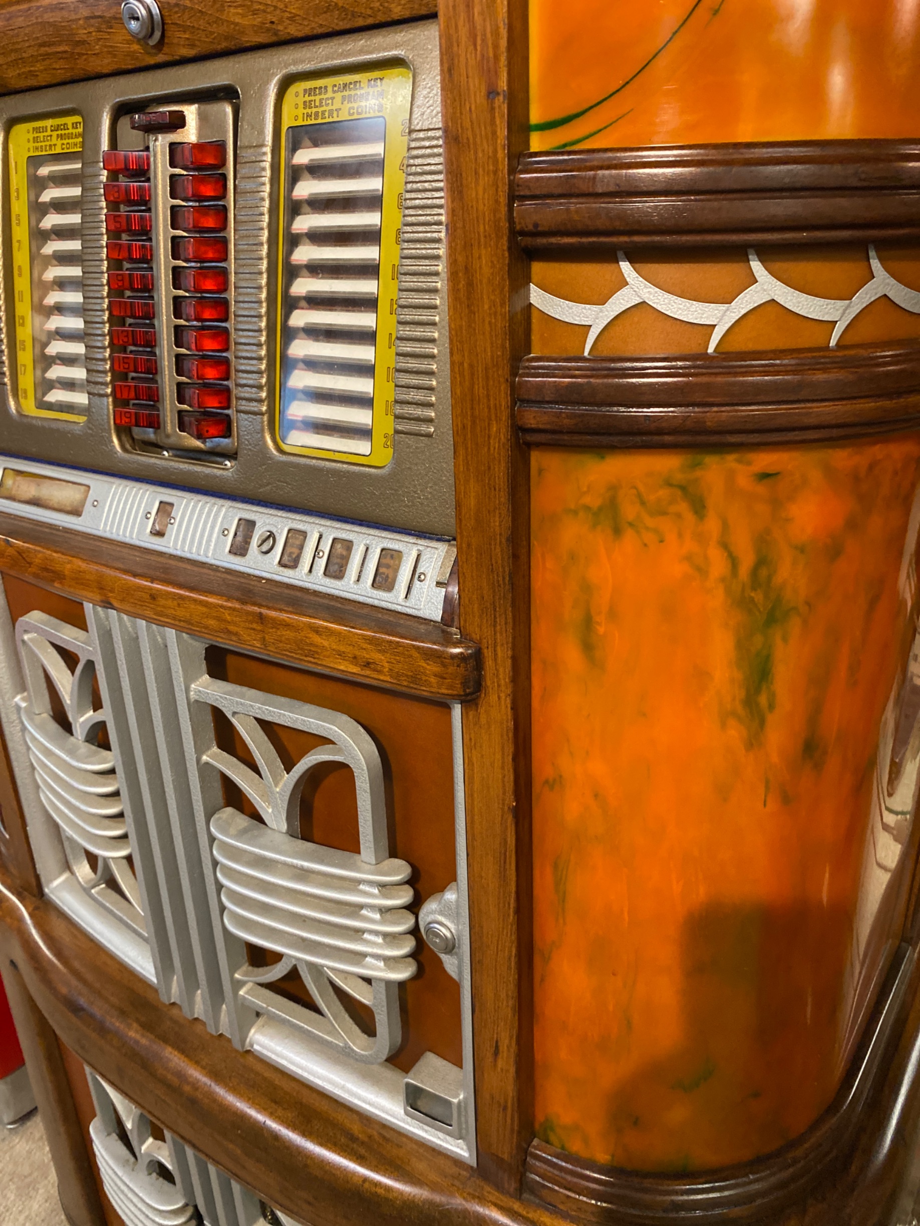 Rock-Ola Model SUP-4 Series D Art Deco Jukebox thumbnail 3