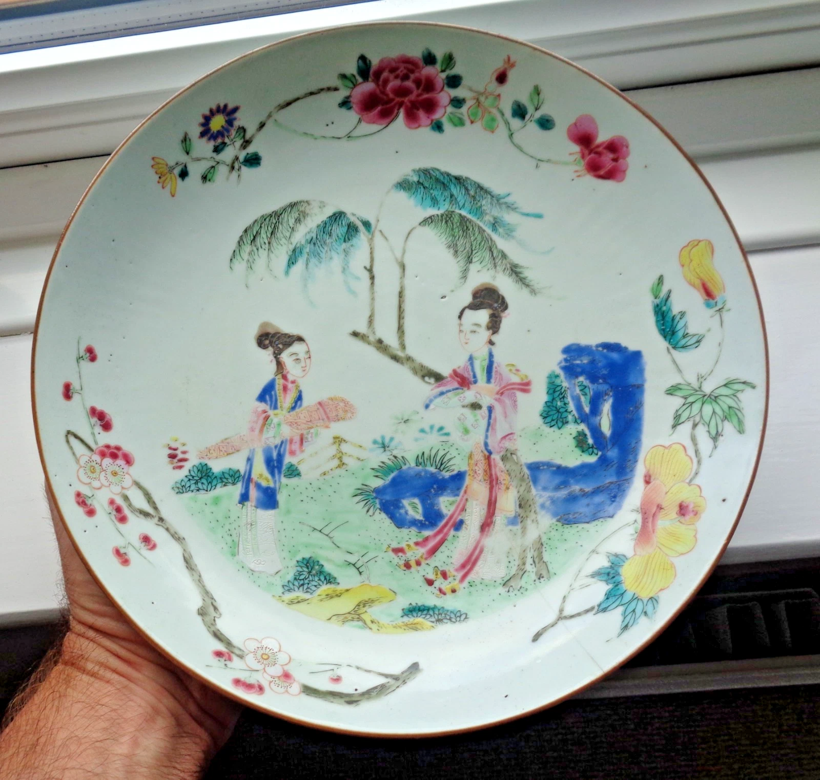 Chinese Famille Rose Porcelain Plate with Figures