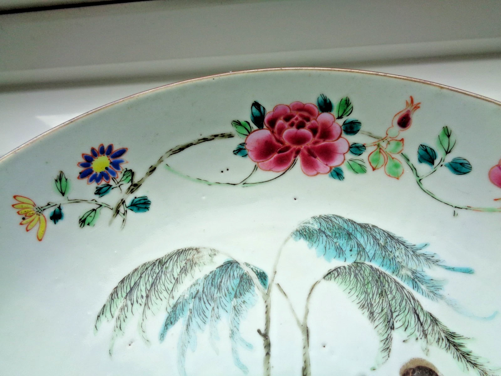 Chinese Famille Rose Porcelain Plate with Figures thumbnail 3