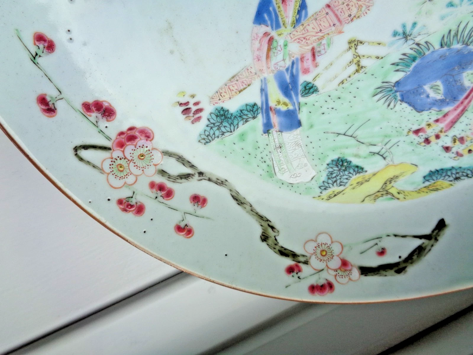 Chinese Famille Rose Porcelain Plate with Figures thumbnail 5