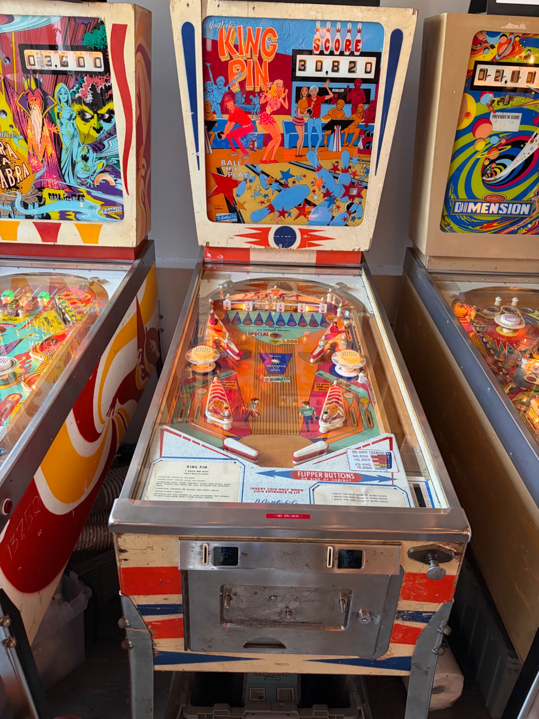American 1970s D. Gottlieb & Co. Electro-Mechanical Pinball Machine "King Pin" thumbnail
