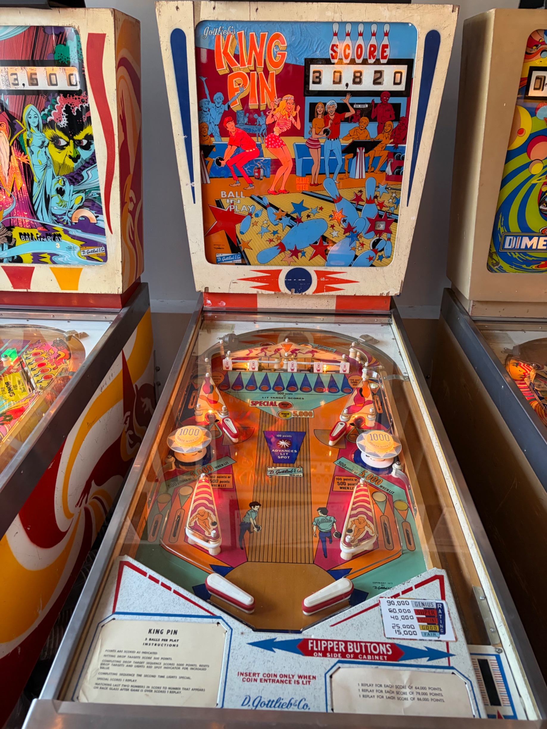 American 1970s D. Gottlieb & Co. Electro-Mechanical Pinball Machine "King Pin" thumbnail 2