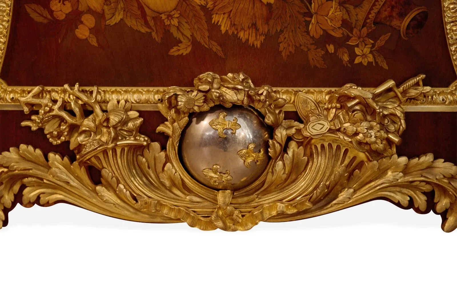 French Louis XVI Style Marble-Top Kingwood Marquetry Serpentine Sideboard (Buffet) with Gilt Bronze Mounts thumbnail 7