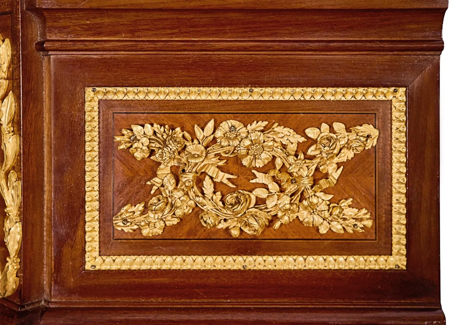French Louis XVI Style Marble-Top Kingwood Marquetry Serpentine Sideboard (Buffet) with Gilt Bronze Mounts thumbnail 8