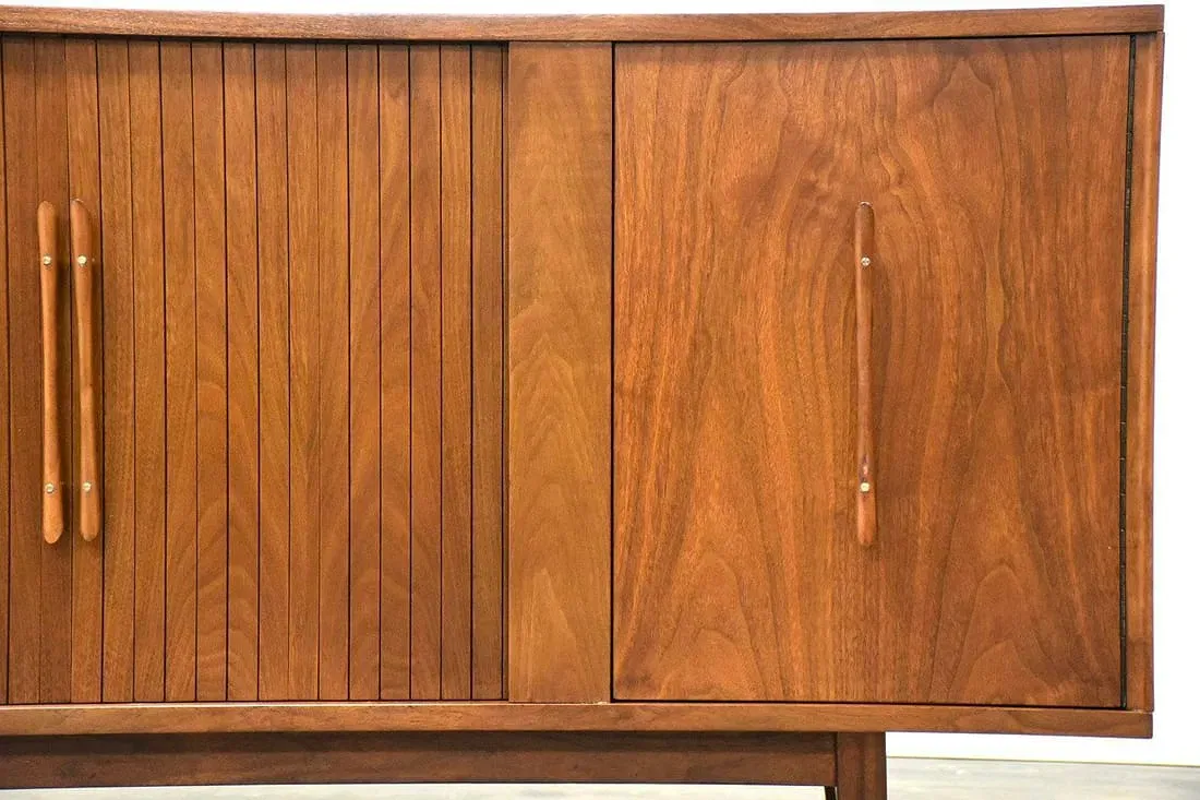 American Mid-Century Modern Walnut Sideboard thumbnail 4