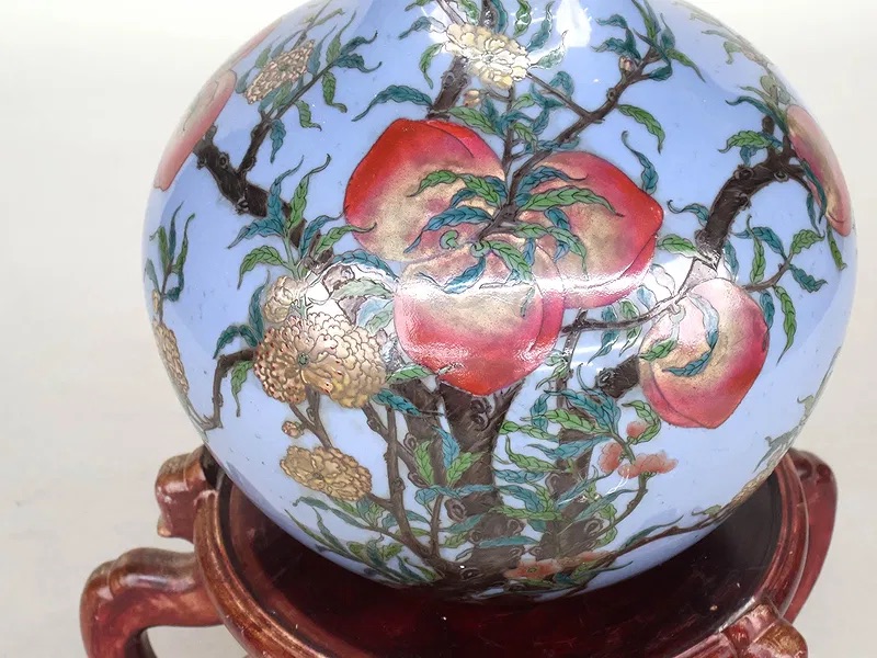 Chinese Qianlong Style Famille Rose Peach Vase thumbnail 3