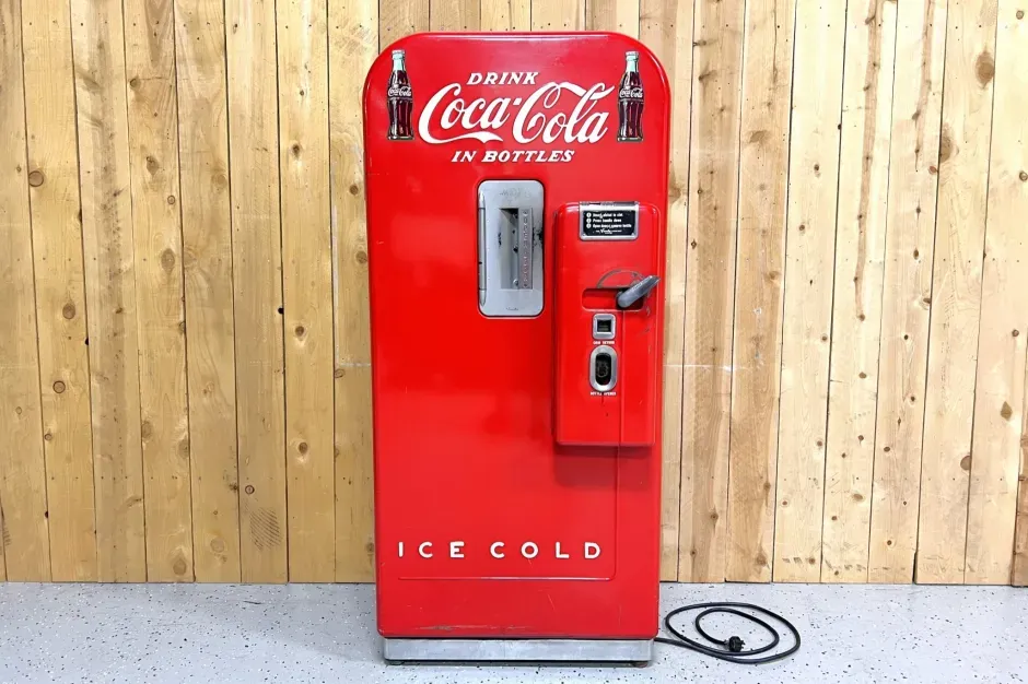 American Mid-Century Modern Painted Steel Coca-Cola Vendo Bottle Vending Machine
