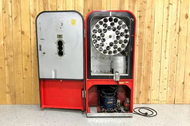 American Mid-Century Modern Painted Steel Coca-Cola Vendo Bottle Vending Machine thumbnail 4