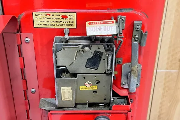 American Mid-Century Modern Painted Steel Coca-Cola Vendo Bottle Vending Machine thumbnail 5