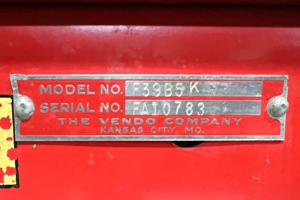 American Mid-Century Modern Painted Steel Coca-Cola Vendo Bottle Vending Machine thumbnail 7