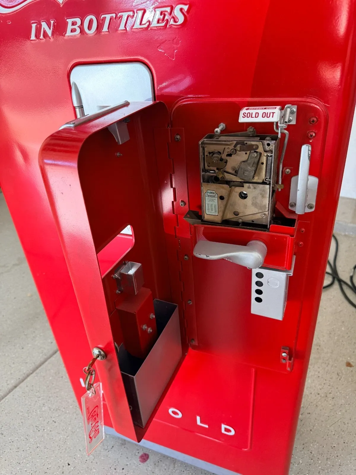 Mid‑Century Coca‑Cola Vendo 44 Period Steel Bottle Vending Machine thumbnail 5