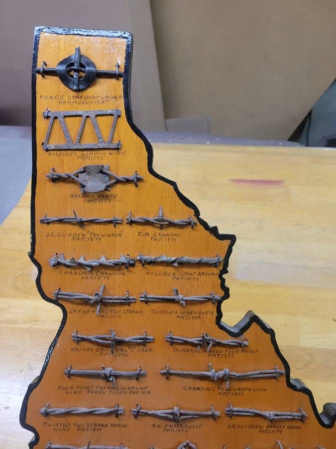 Mid‑20th Century American Folk Art Idaho Barbed Wire Sample Plaque thumbnail 2