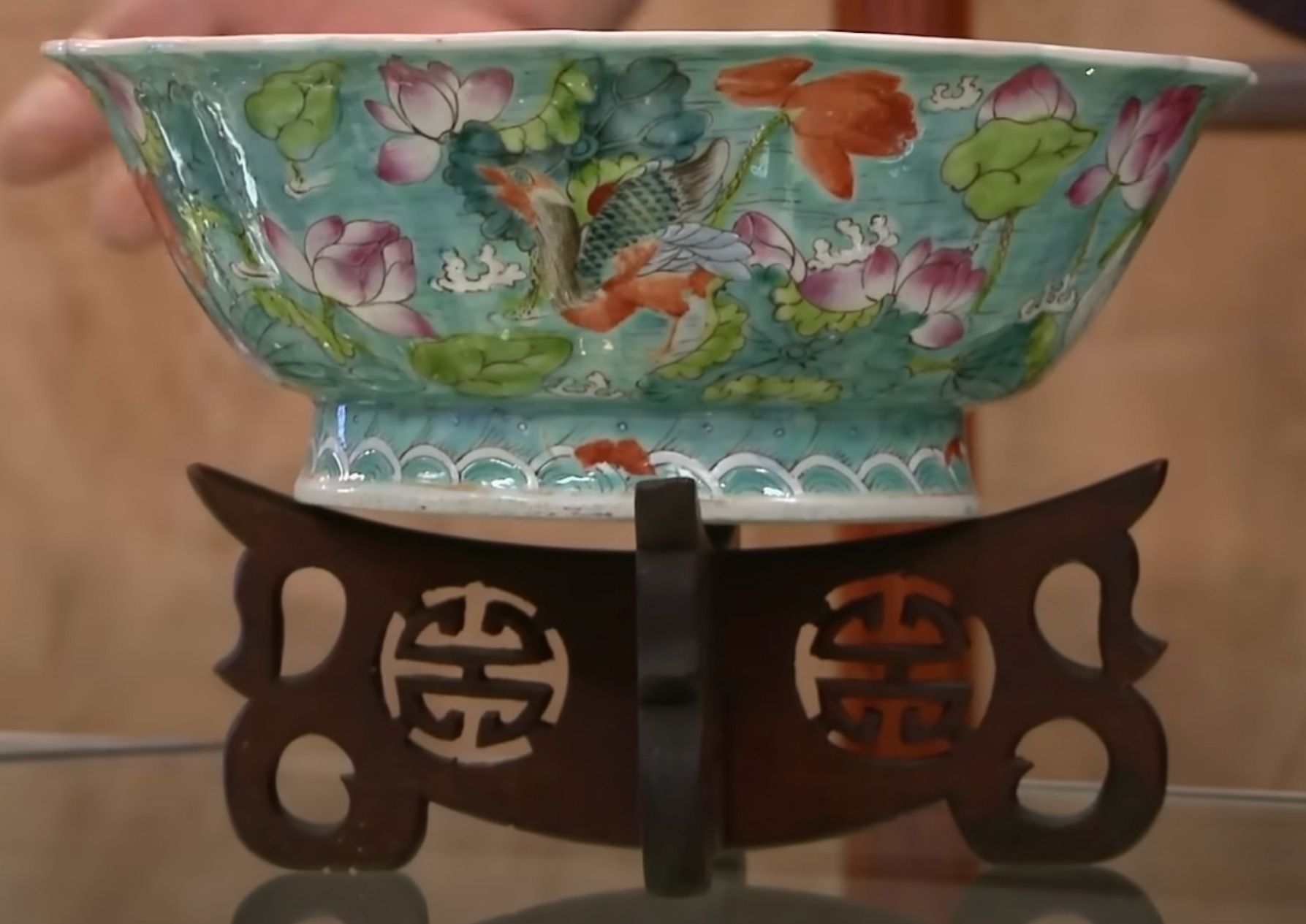 Chinese Qing Period Famille Rose Porcelain Bowl thumbnail 8