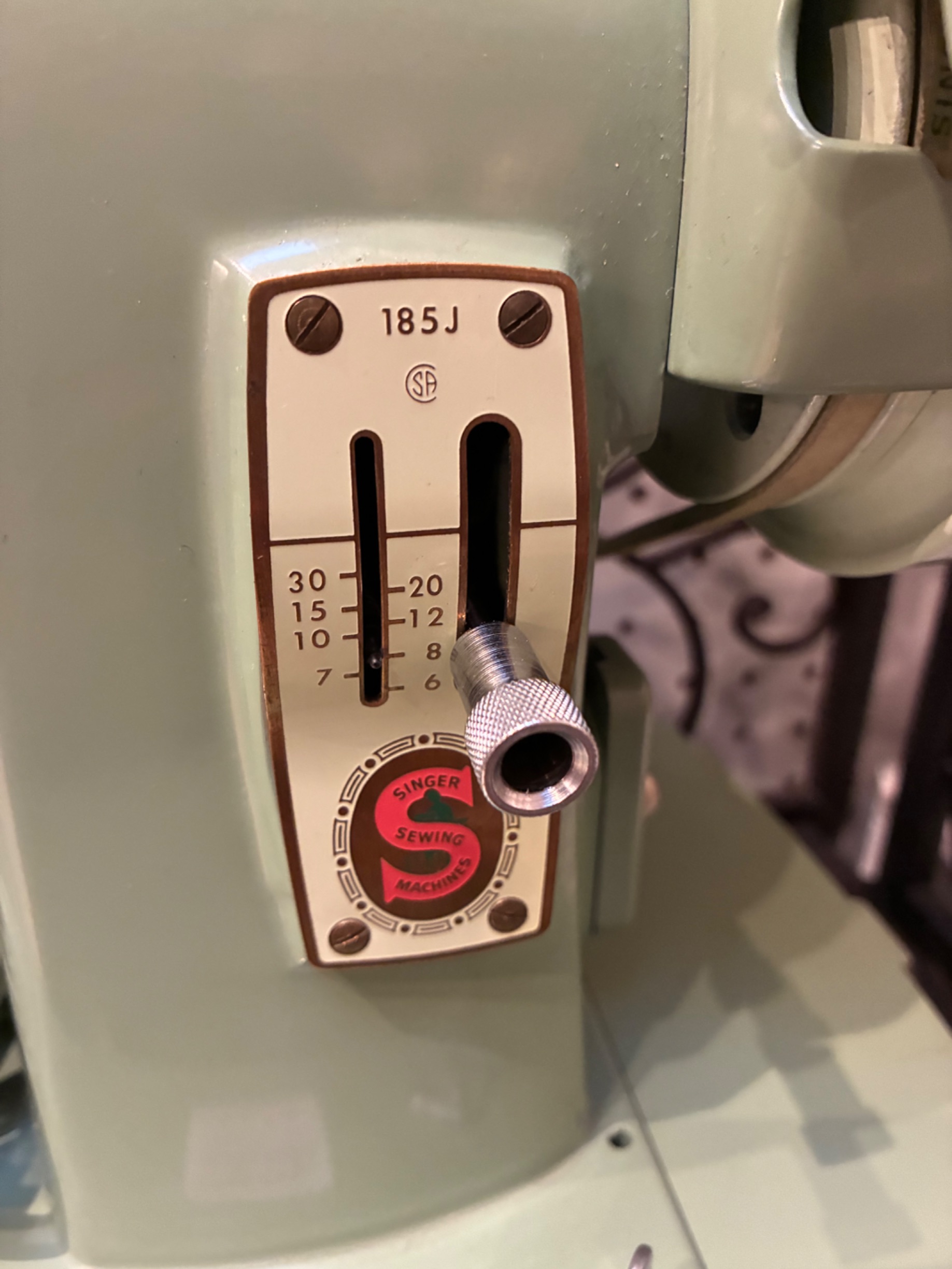 Vintage Singer 185J Sewing Machine thumbnail 2