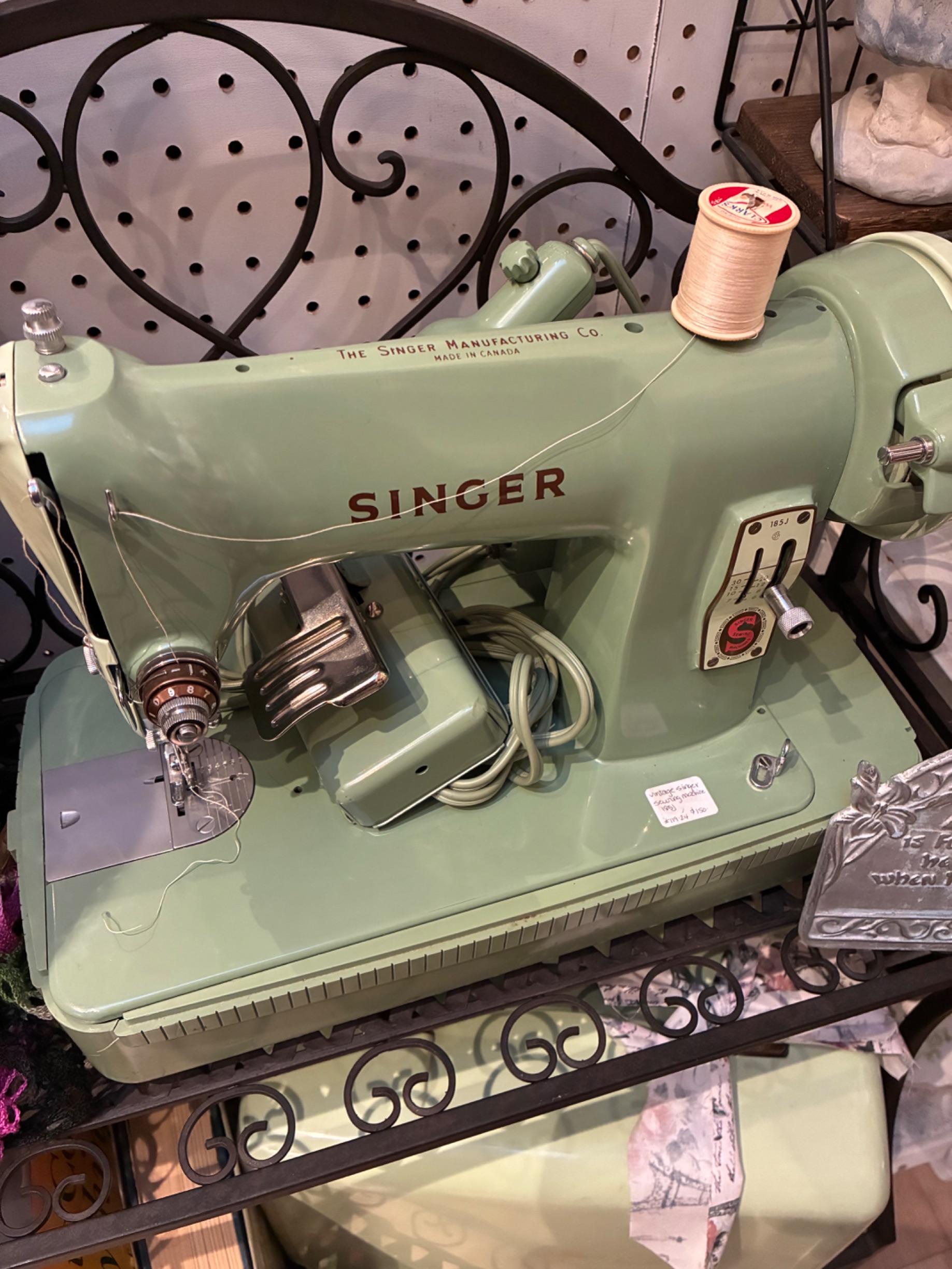 Vintage Singer 185J Sewing Machine thumbnail 4