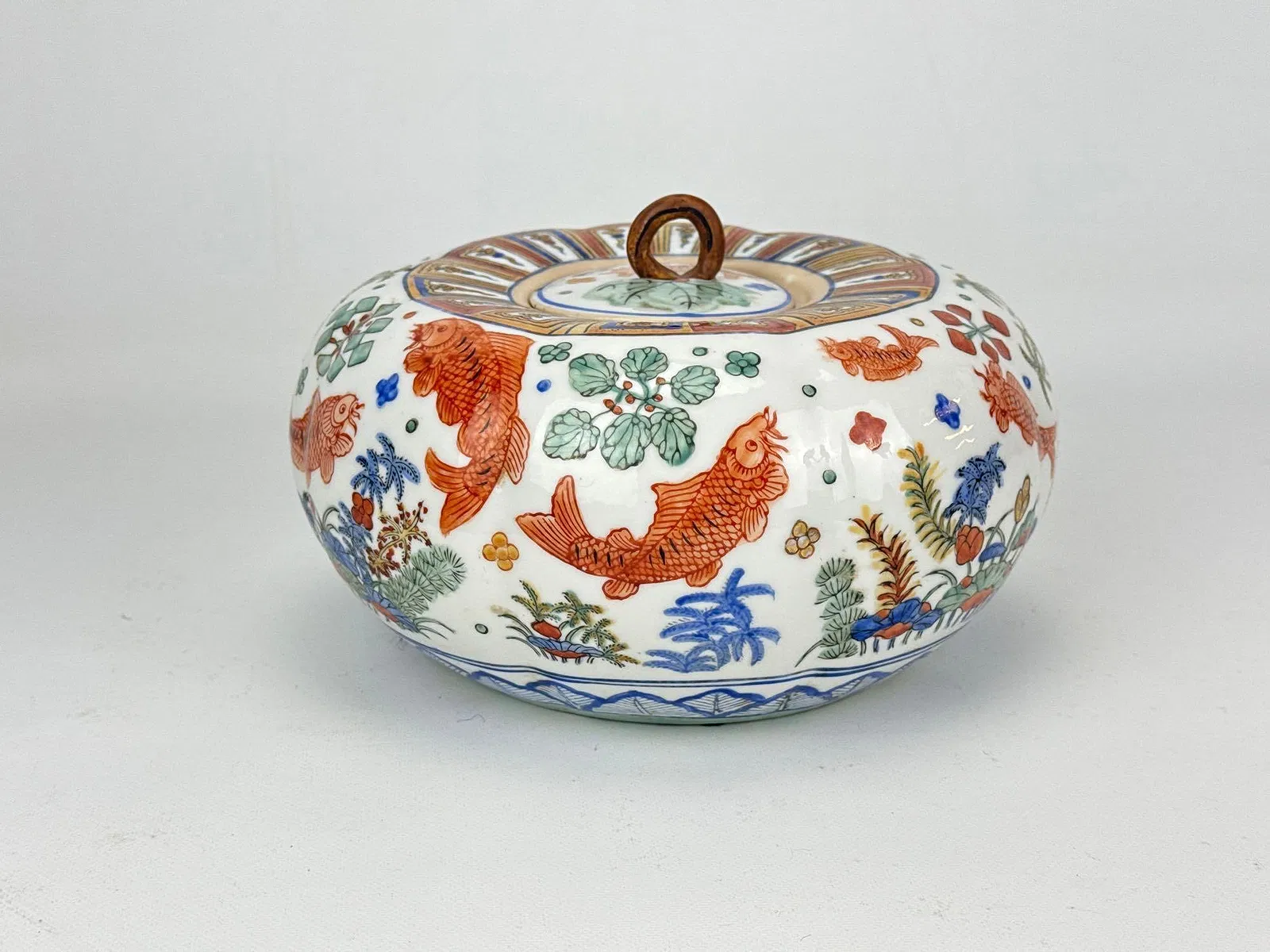 Chinese Late Qing/Republic Period Wucai Style Porcelain Lidded Jar with Carp Decoration thumbnail 2