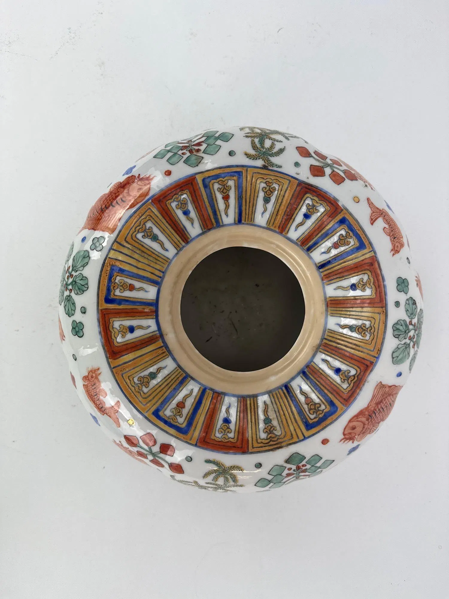 Chinese Late Qing/Republic Period Wucai Style Porcelain Lidded Jar with Carp Decoration thumbnail 5