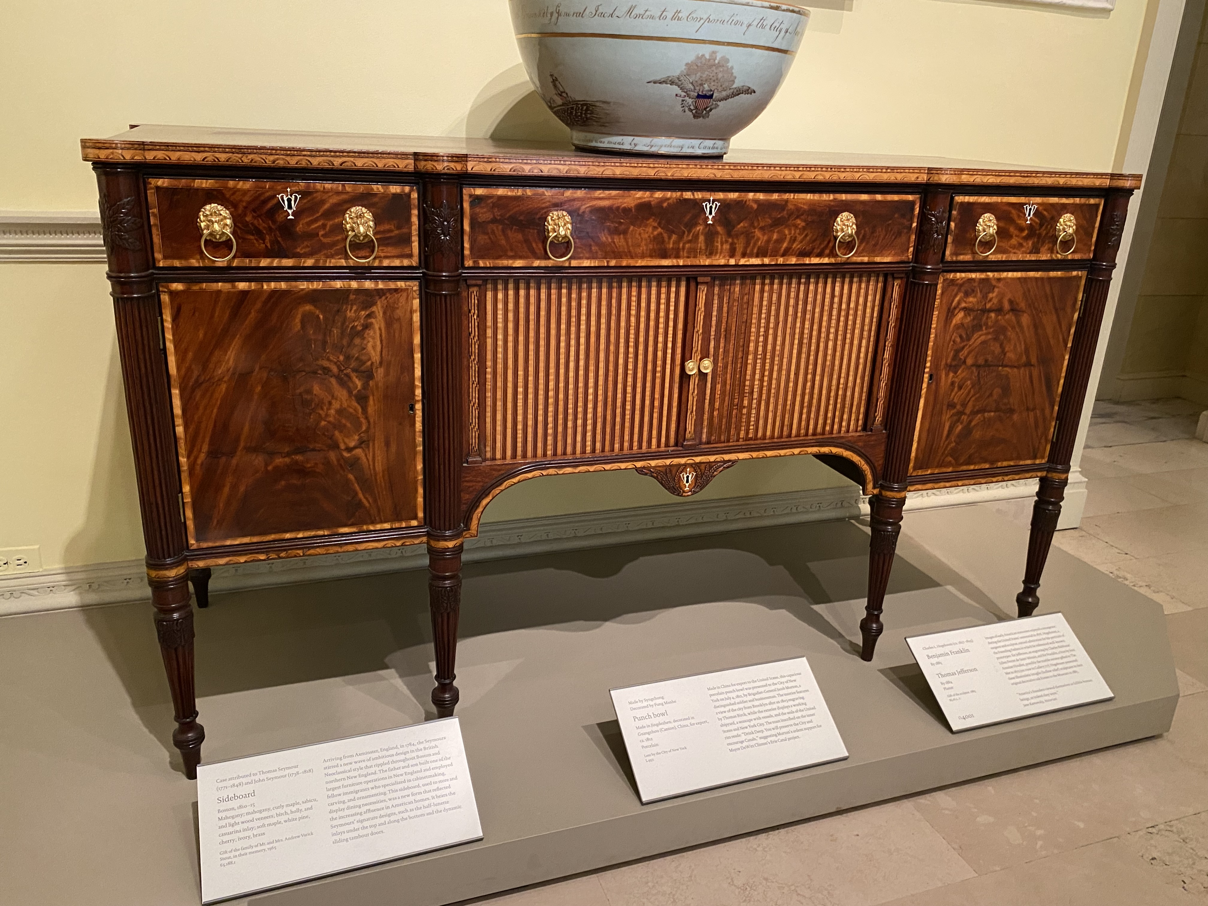 American Federal Period Mahogany Sideboard thumbnail 2
