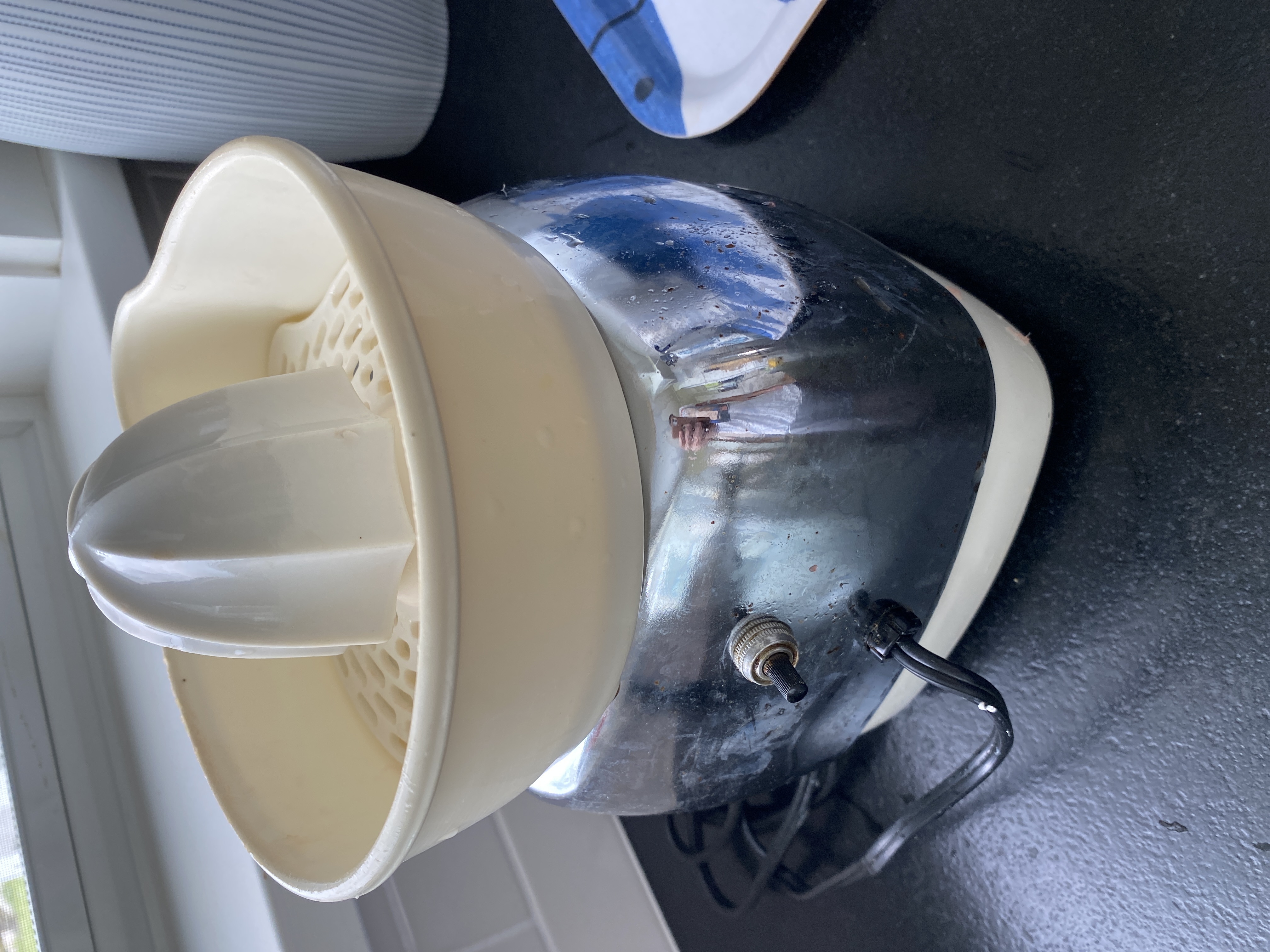 Mid-Century Proctor-Silex Silex Juicit Electric Juicer thumbnail 2