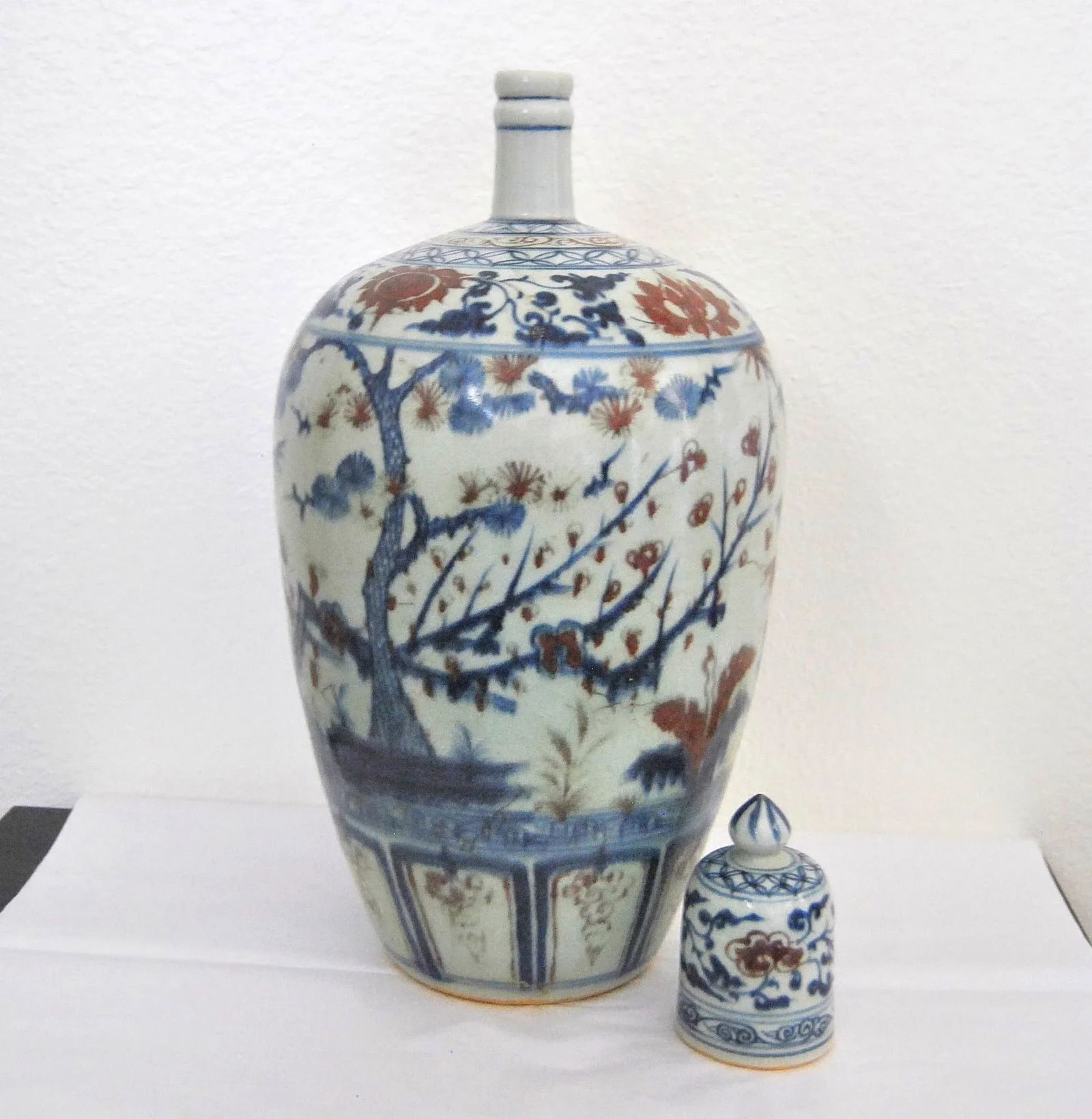 Large Japanese Imari Lidded Bottle Vase with Shochikubai Motif, Meiji Period thumbnail 3
