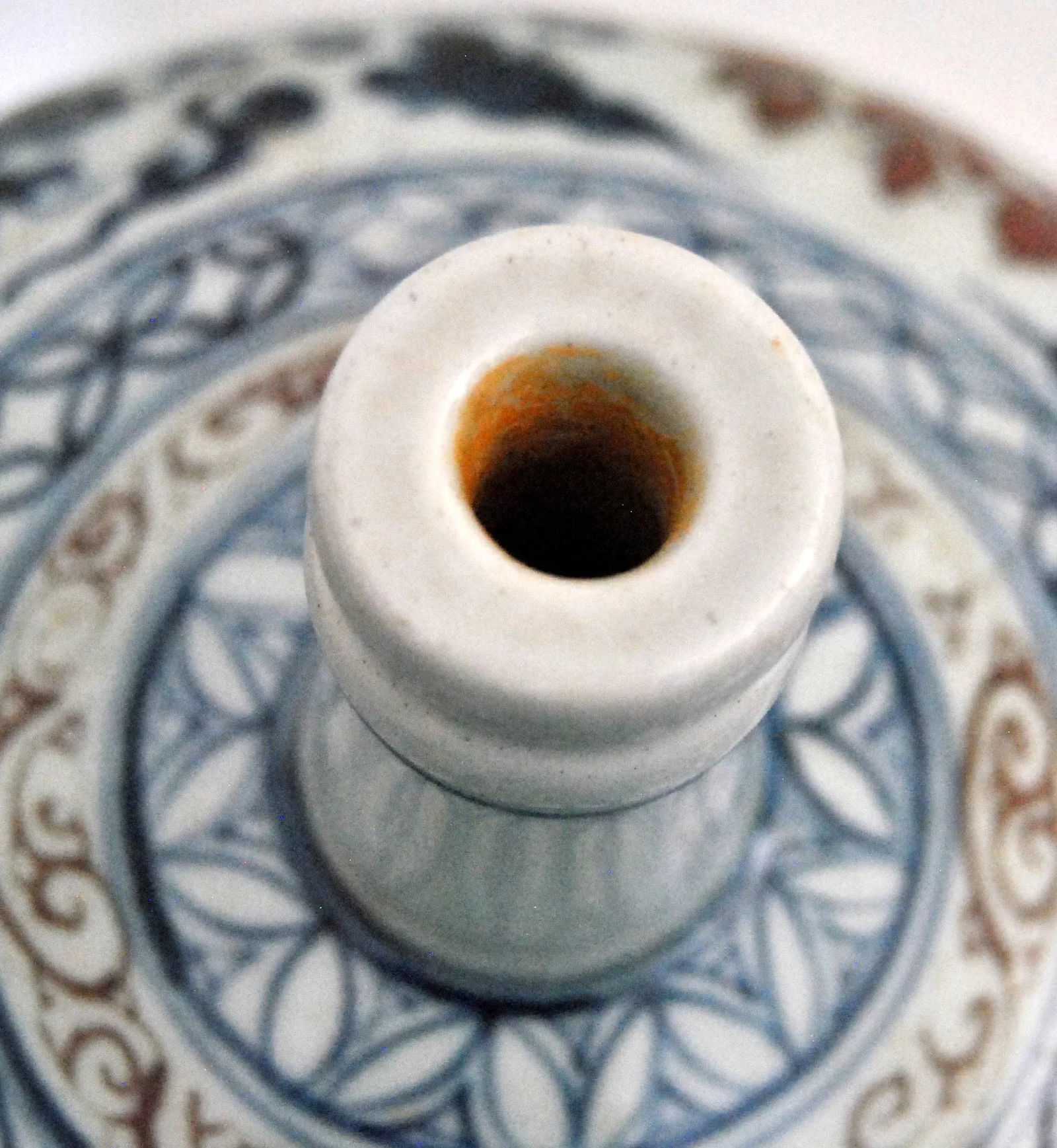 Large Japanese Imari Lidded Bottle Vase with Shochikubai Motif, Meiji Period thumbnail 5