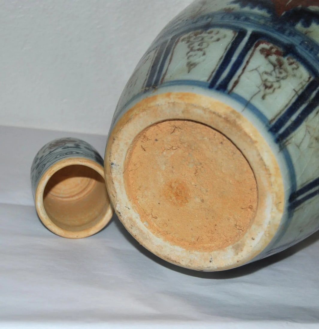 Large Japanese Imari Lidded Bottle Vase with Shochikubai Motif, Meiji Period thumbnail 6