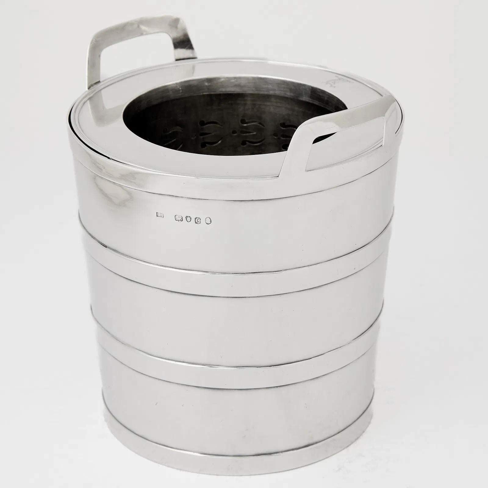 English Edwardian Sterling Silver Biscuit Barrel with Liner and Cover (London, 1900) thumbnail 4