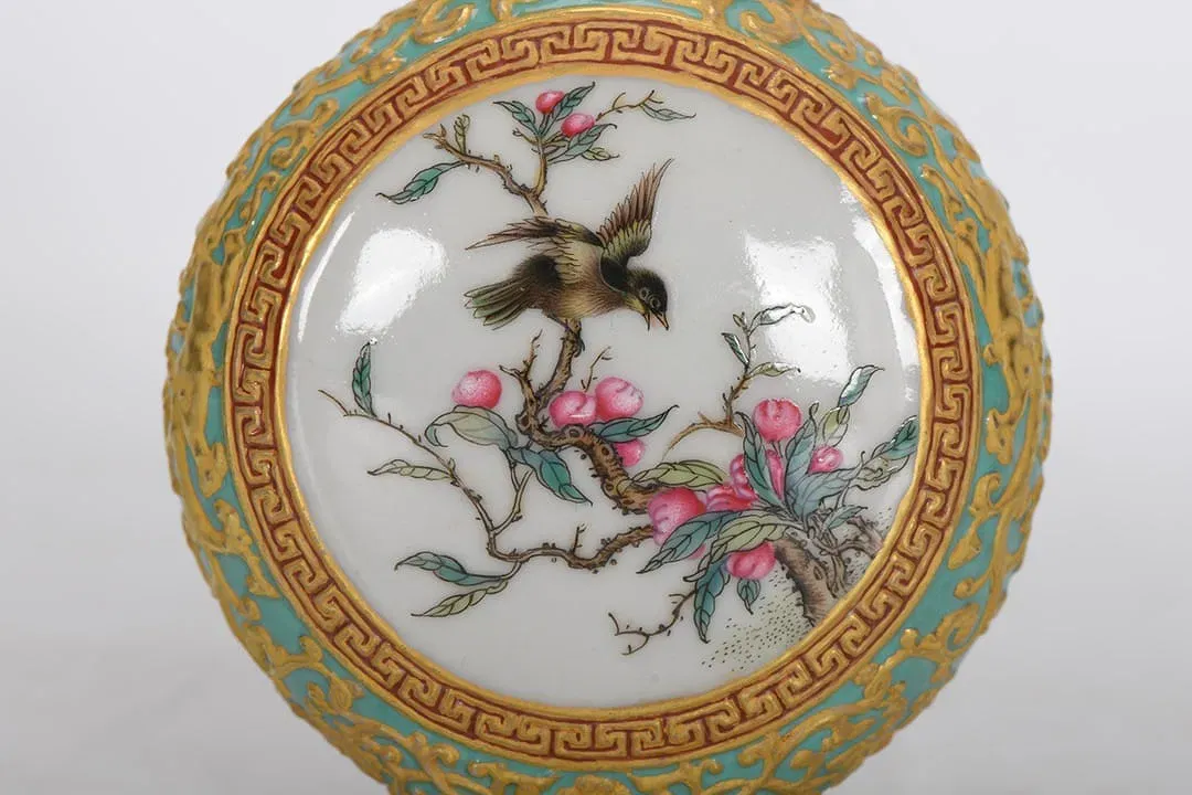 Qianlong Style Gilt and Turquoise Ground Famille Rose Porcelain Moon Flask thumbnail 5
