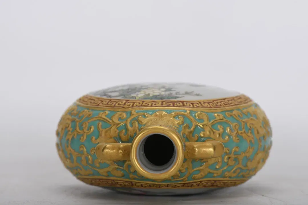 Qianlong Style Gilt and Turquoise Ground Famille Rose Porcelain Moon Flask thumbnail 8
