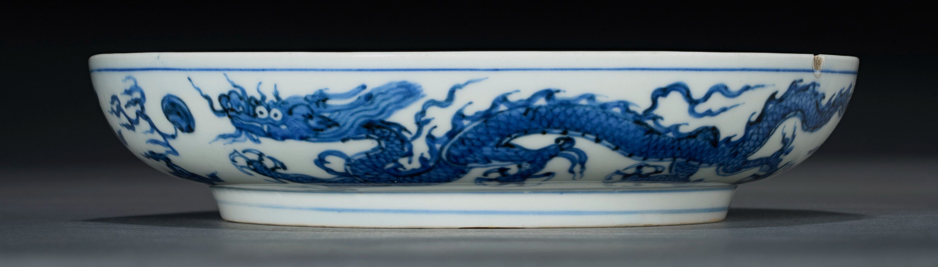 Chinese Ming Style Blue and White Porcelain Dragon Dish thumbnail 5