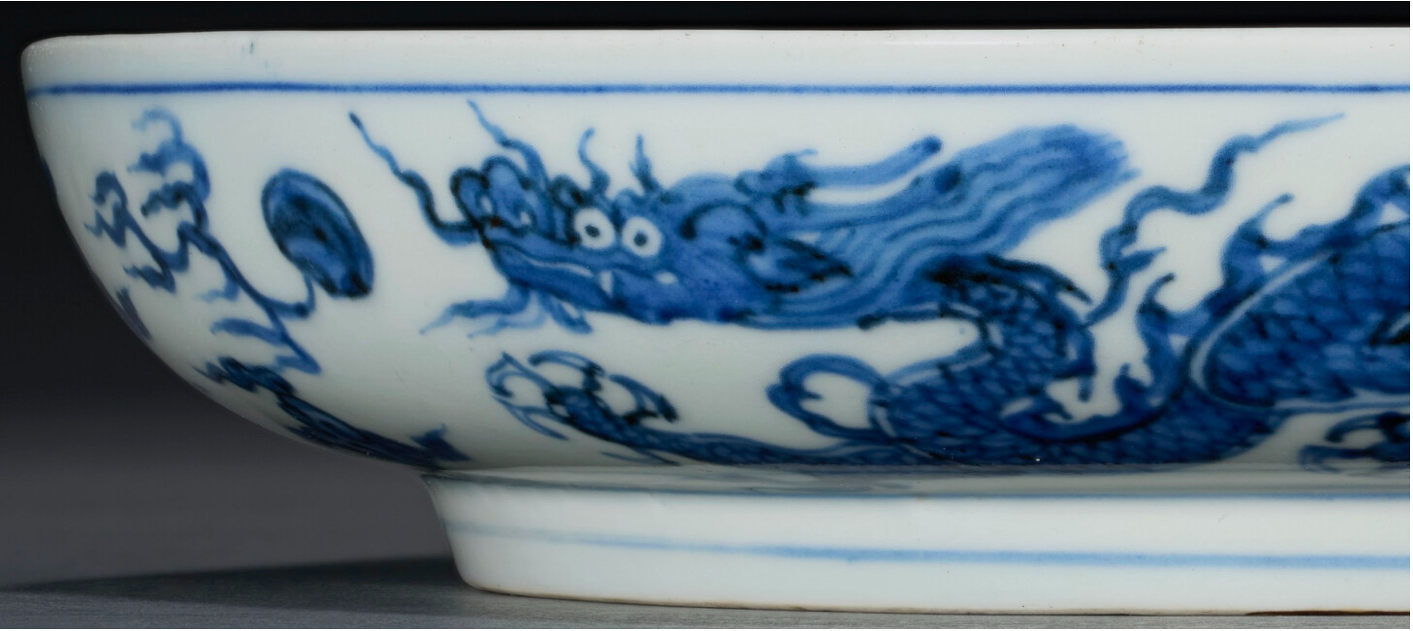 Chinese Ming Style Blue and White Porcelain Dragon Dish thumbnail 6
