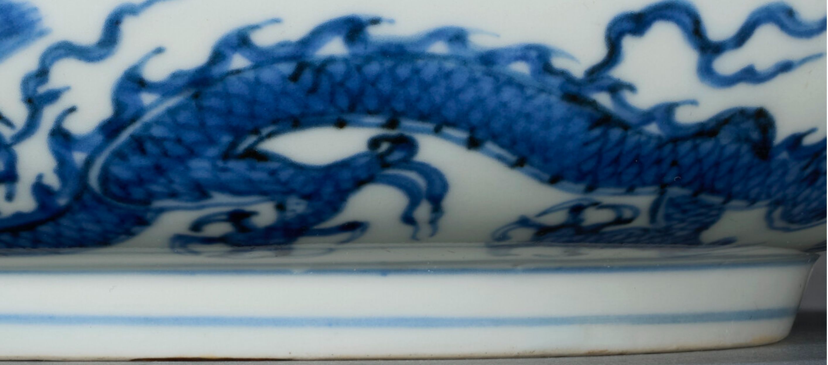 Chinese Ming Style Blue and White Porcelain Dragon Dish thumbnail 8