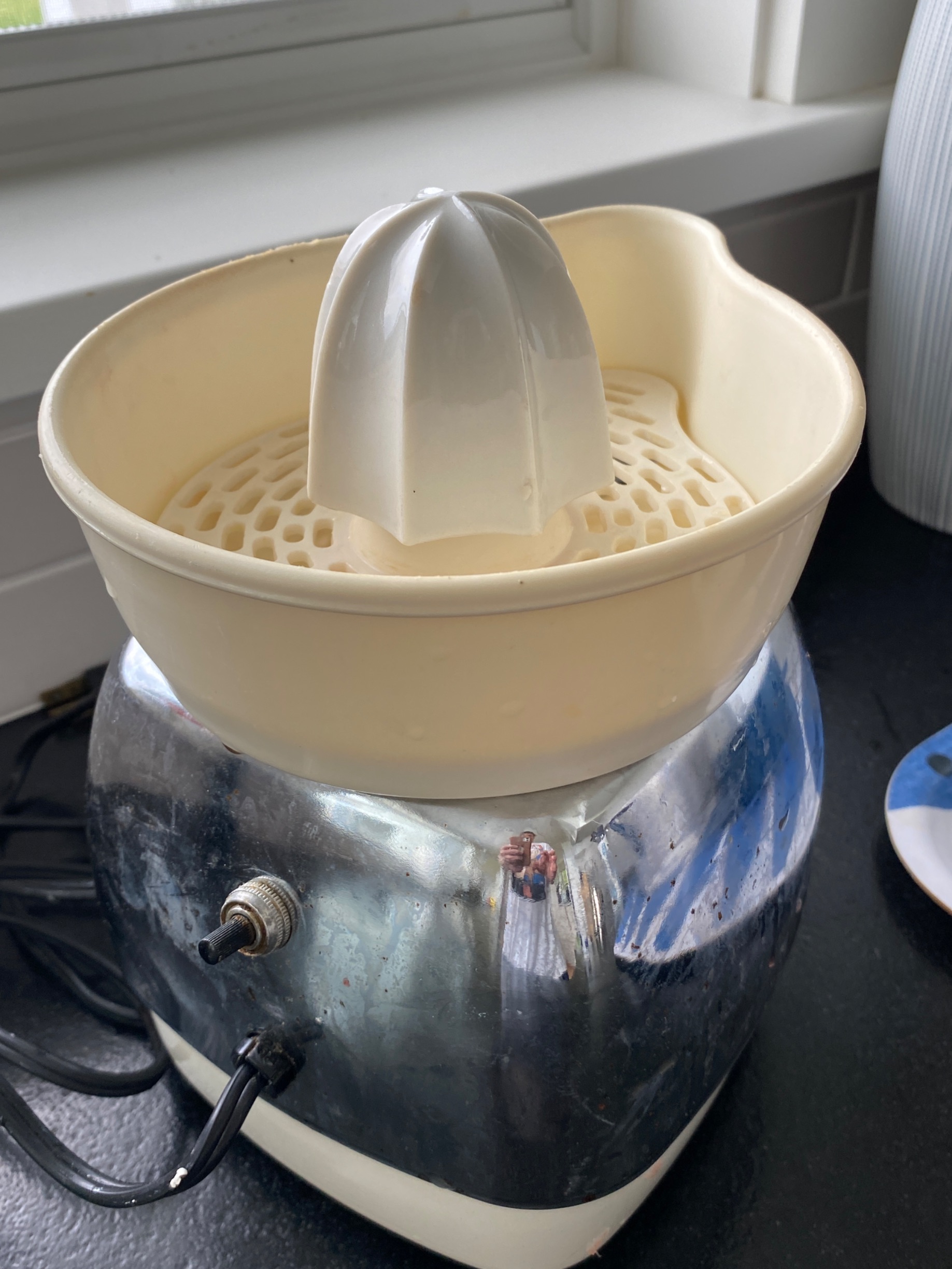 Mid-Century Proctor-Silex Silex Juicit Electric Citrus Juicer thumbnail 2