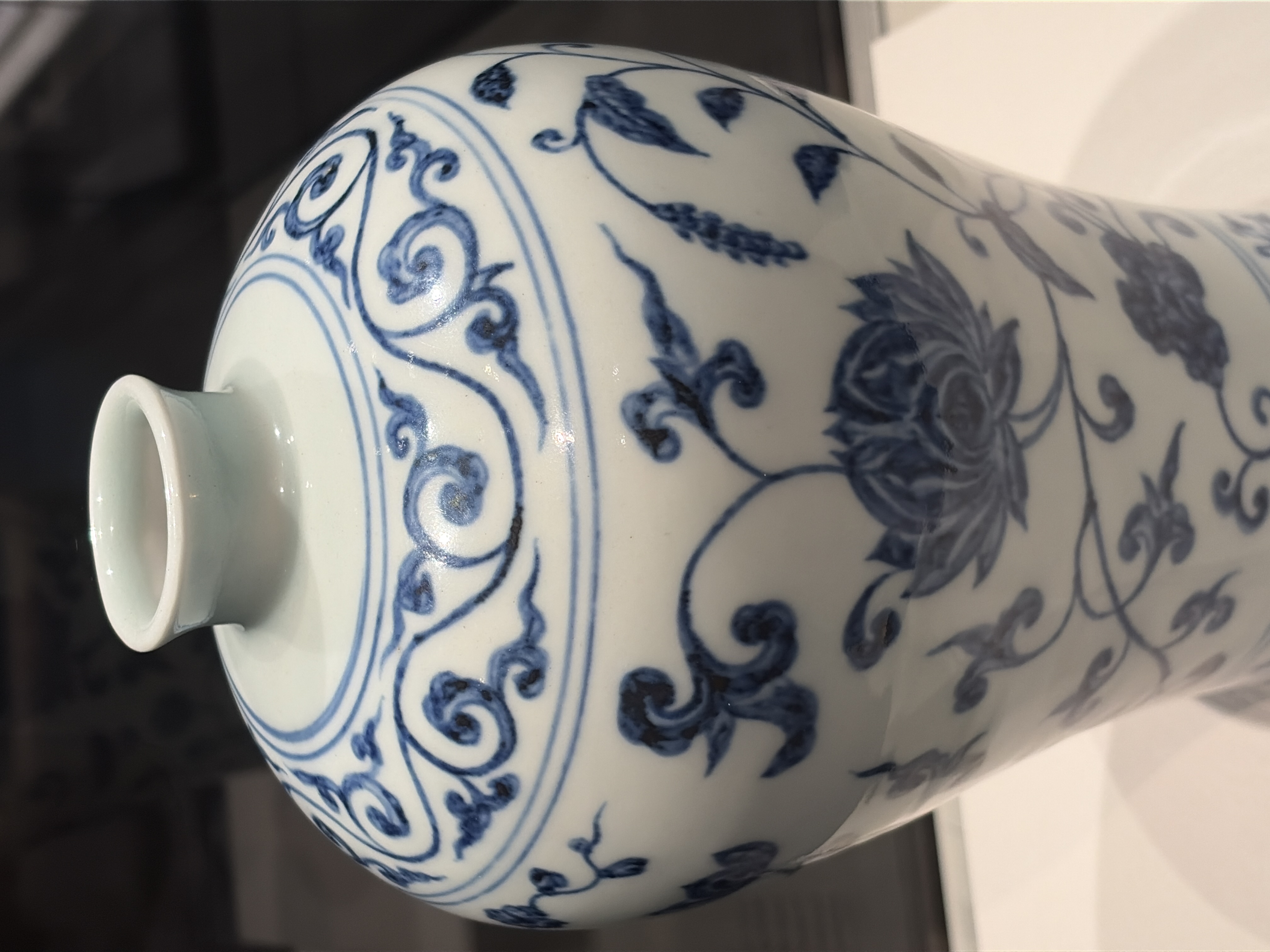 Ming Dynasty Yongle Period Blue and White Meiping Vase thumbnail 4