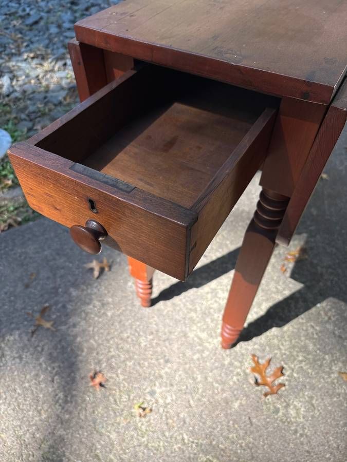American Sheraton Style Cherry Drop-Leaf Work Table thumbnail 3